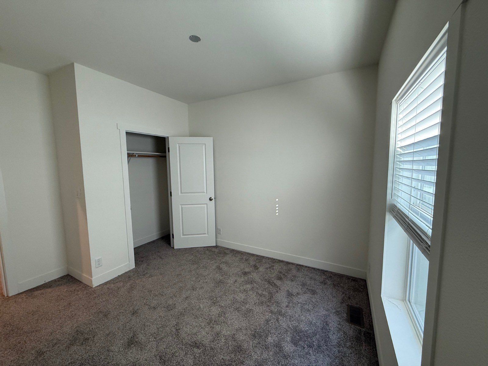 4 Bonanza Rd. Phelan, CA 92371
