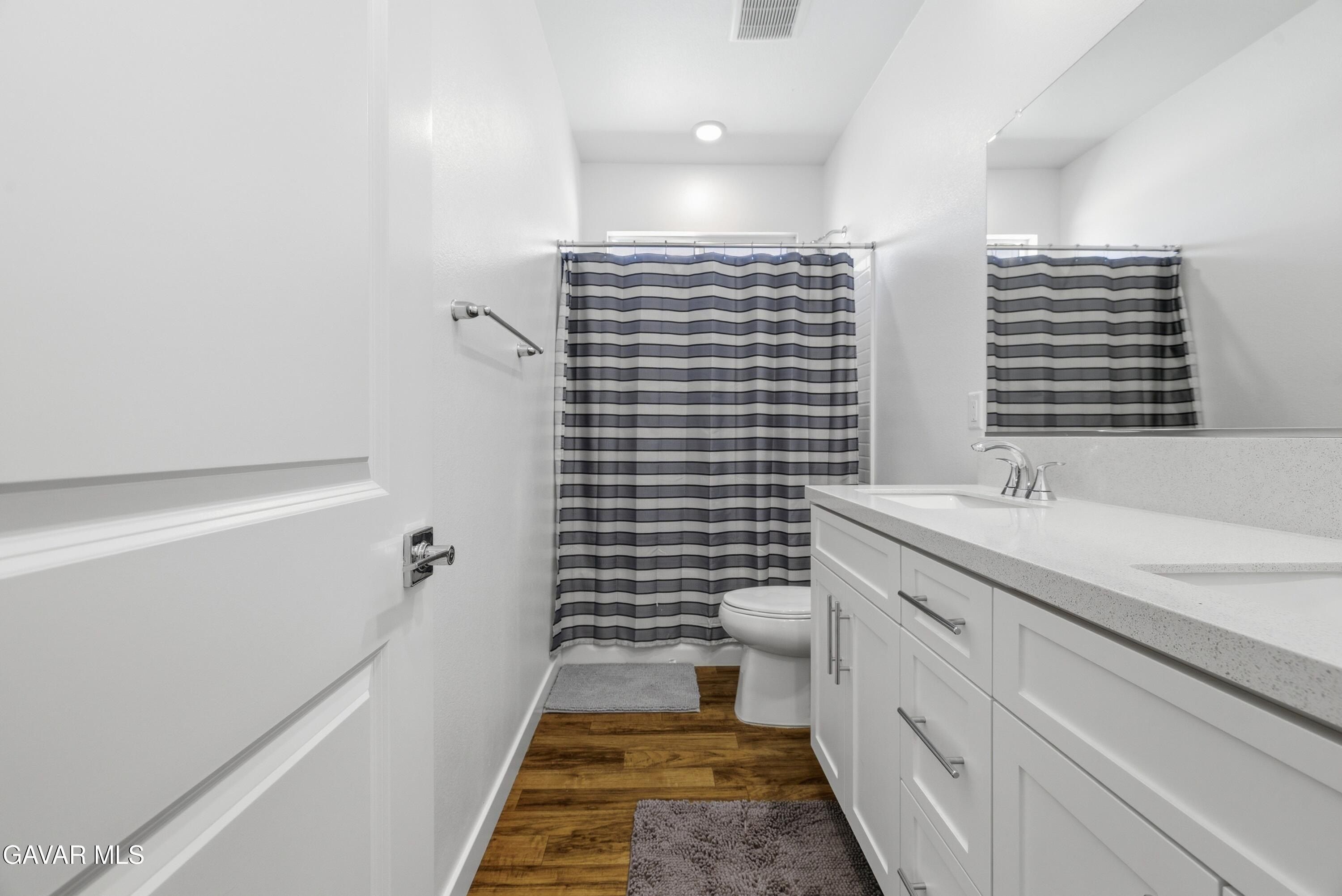 3347 Emerald Lane. Lancaster, CA 93535