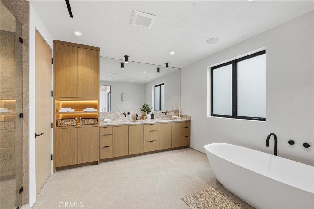 4447 Matilija. Sherman Oaks, CA 91423