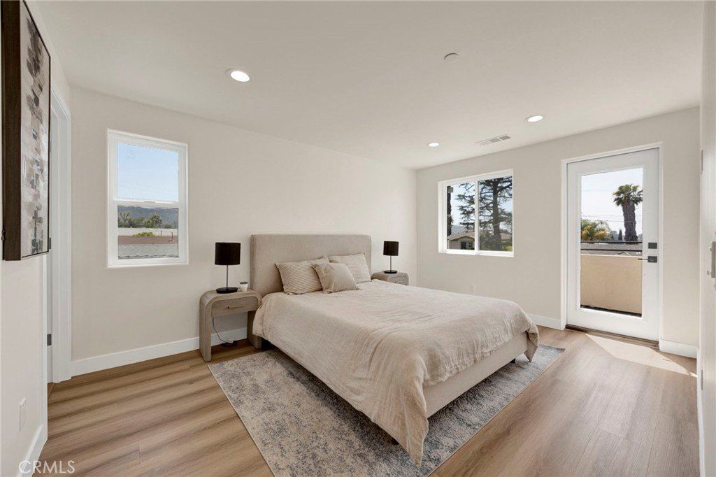 10830 Mather. Sunland, CA 91040