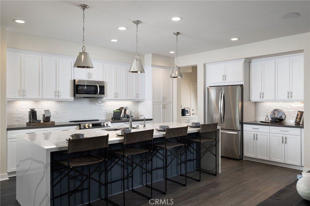 4065 Saddle Drive. Palmdale, CA 93551
