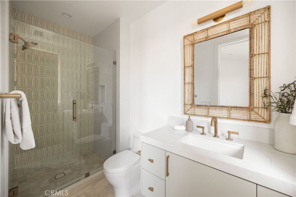 1013 10Th Street. Manhattan Beach, CA 90266