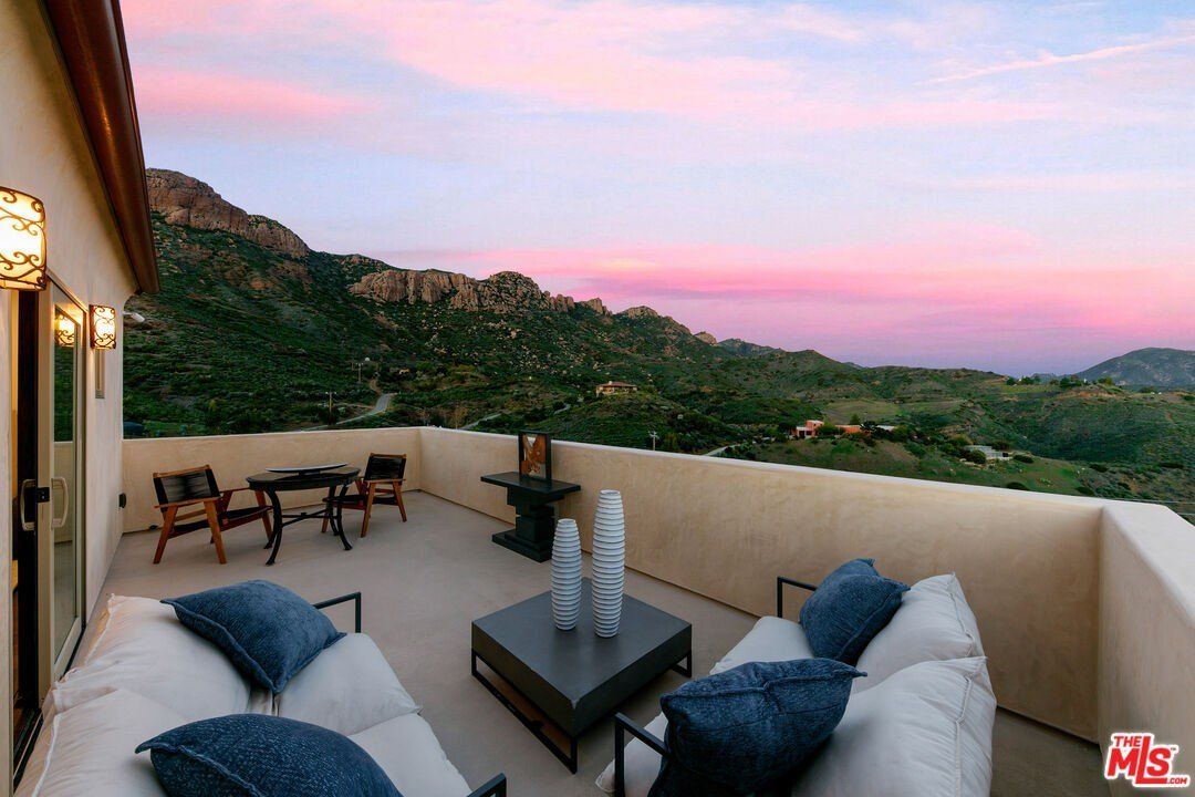 8567 Rd Mipolomol Rd. Malibu, CA 90265
