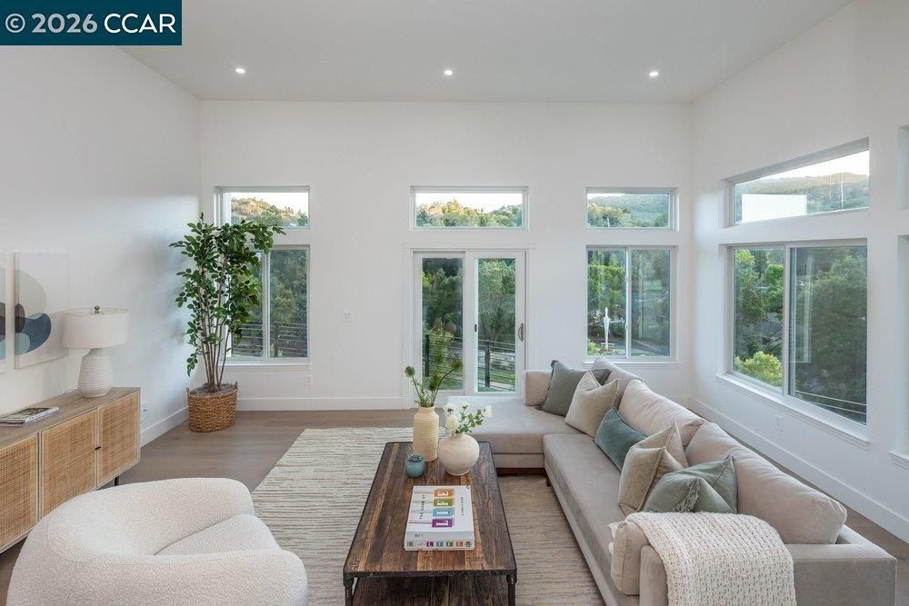 130 Arbor View Ln. Lafayette, CA 94549