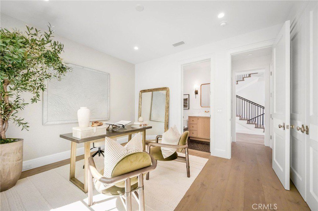 702 Saint James Pl. Newport Beach, CA 92663