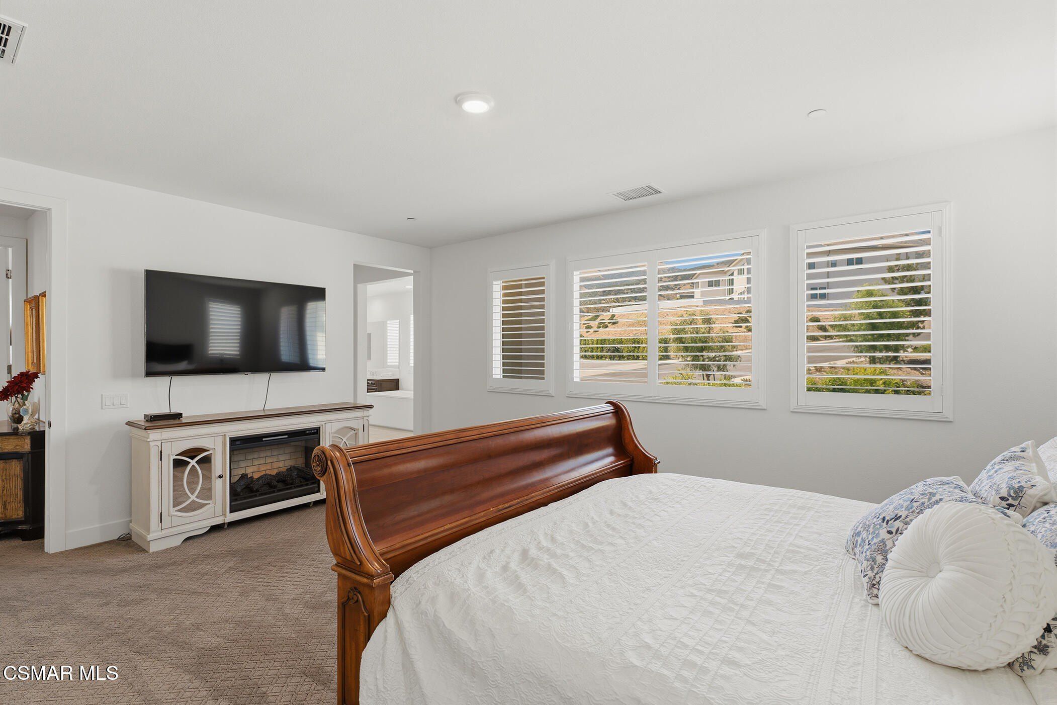 20753 W Deer Grass Court. Porter Ranch, CA 91326