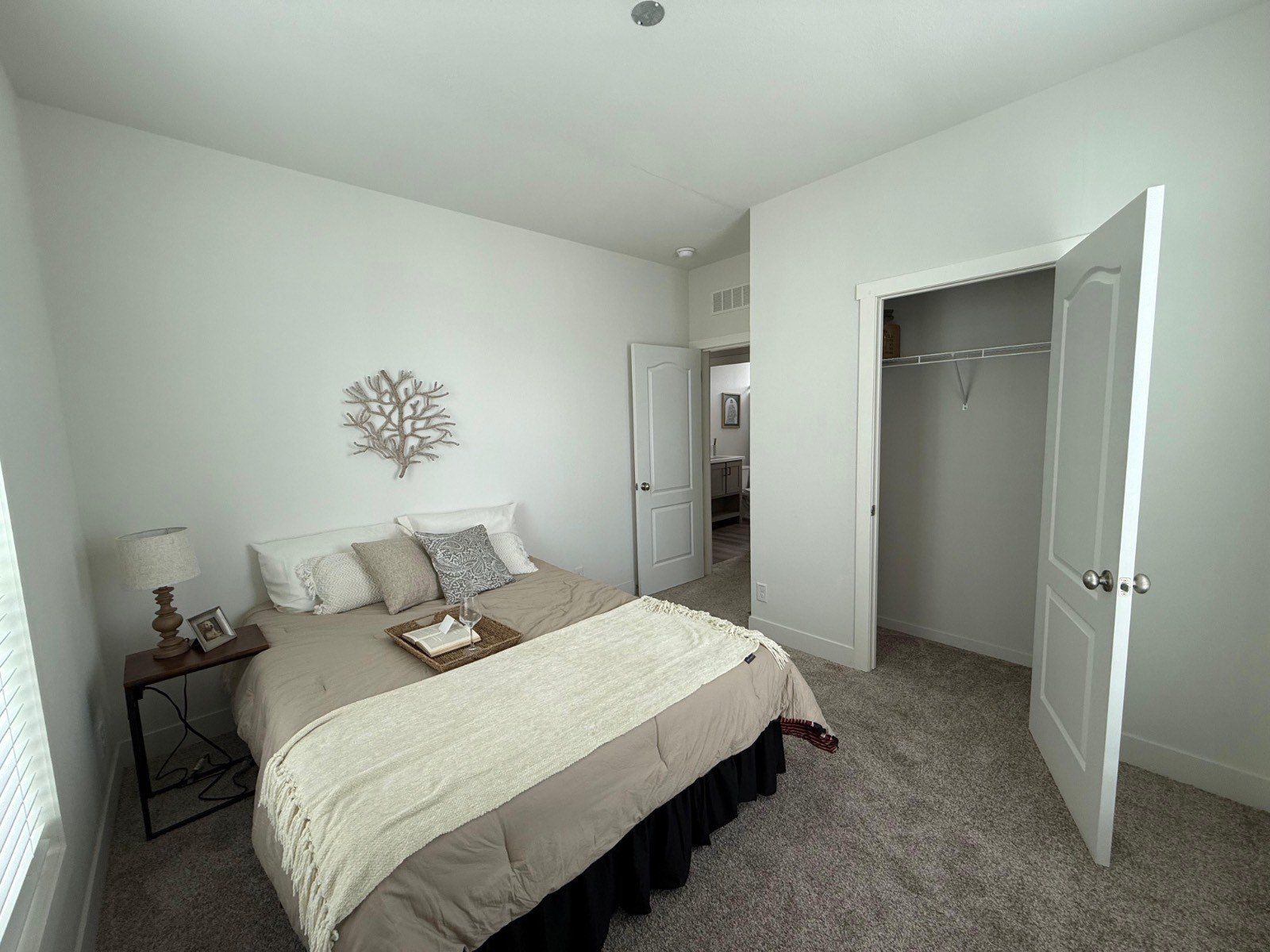 5 Kiavan Rd. Apple Valley, CA 92308
