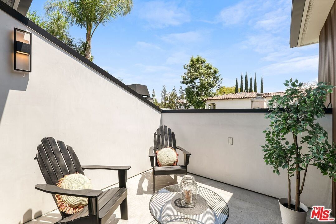 4153 Vantage Ave. Studio City, CA 91604