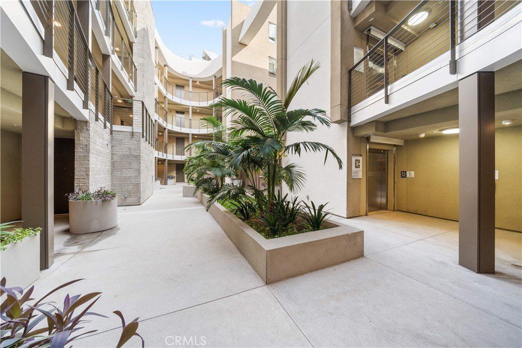 709 E Walnut Street. Pasadena, CA 91101