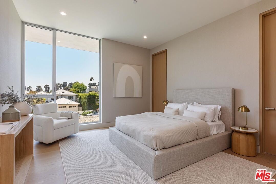 634 Moreno Ave. Los Angeles, CA 90049
