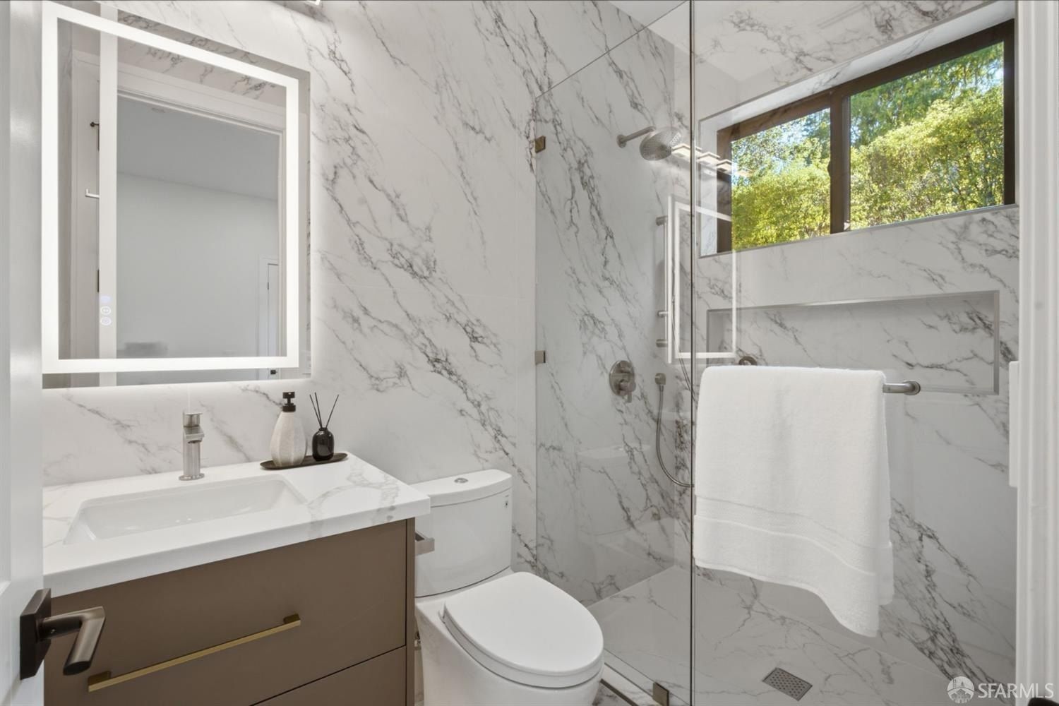 162 Los Robles Drive. Burlingame, CA 94010