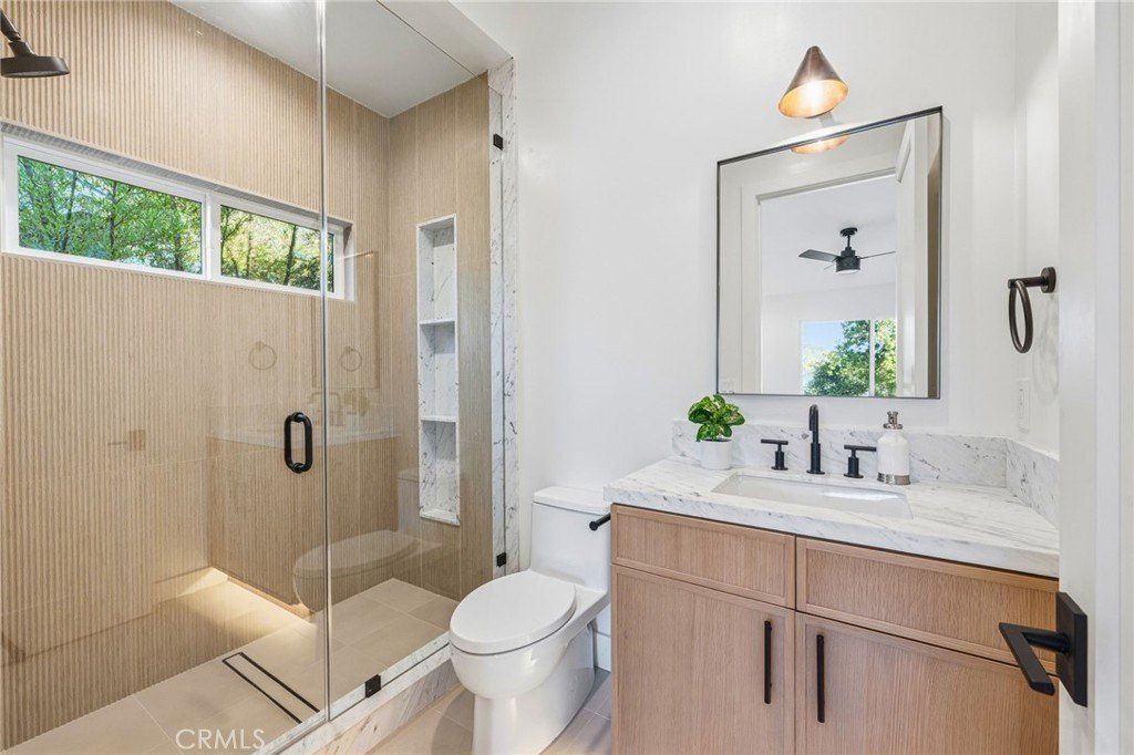 5110 Orange. Los Angeles, CA 90008