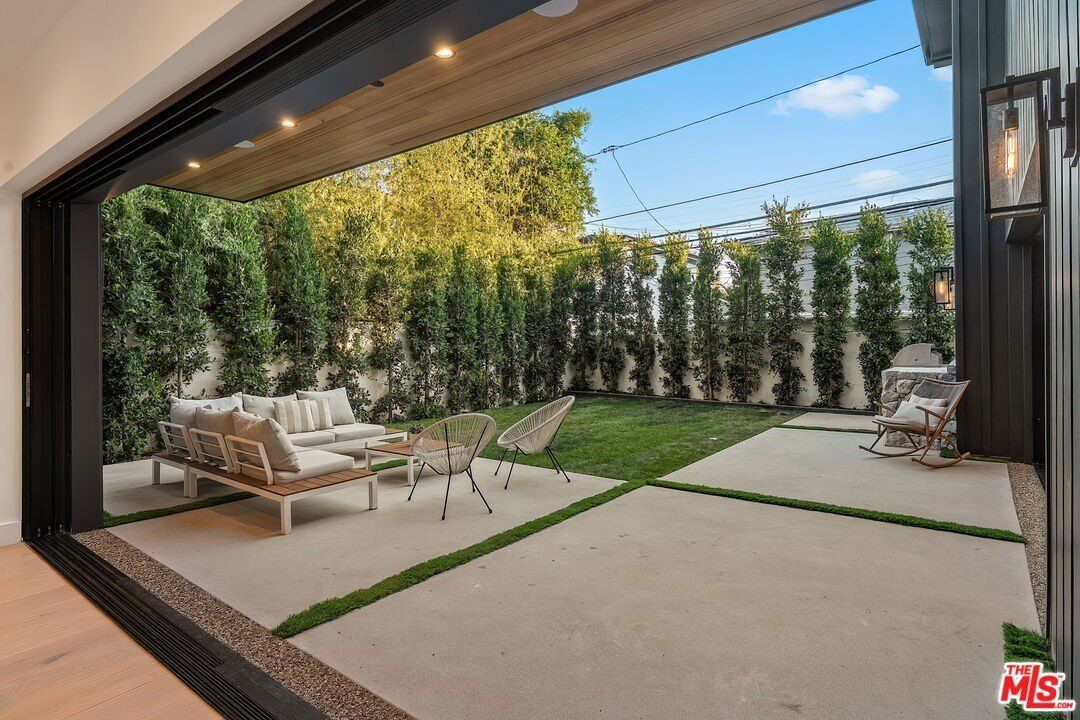 3621 Moore St. Los Angeles, CA 90066