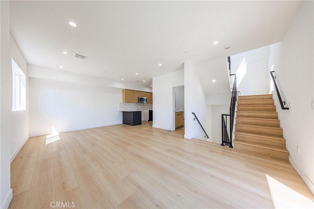 2847 S Victoria. Los Angeles, CA 90016