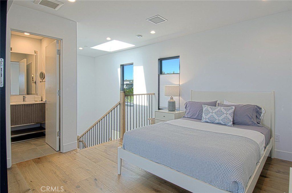 502 Begonia 12. Corona Del Mar, CA 92625