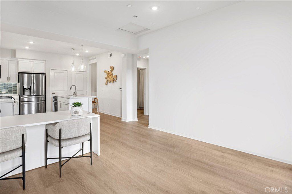 555 Gregory Way. Glendora, CA 91740