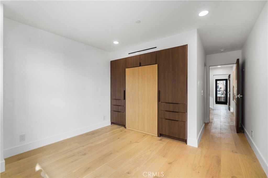 214 El Porto Street. Manhattan Beach, CA 90266