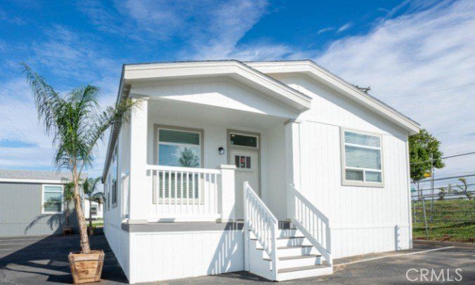 3595 Santa Fe Avenue. Long Beach, CA 90810
