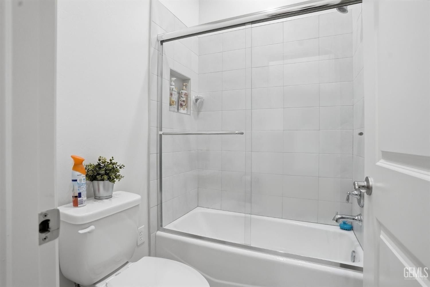 3519 Jardineire Lane. Bakersfield, CA 93311
