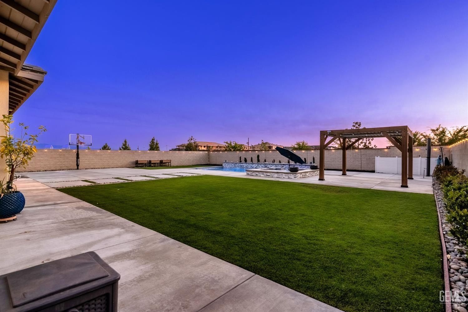 3519 Jardineire Lane. Bakersfield, CA 93311