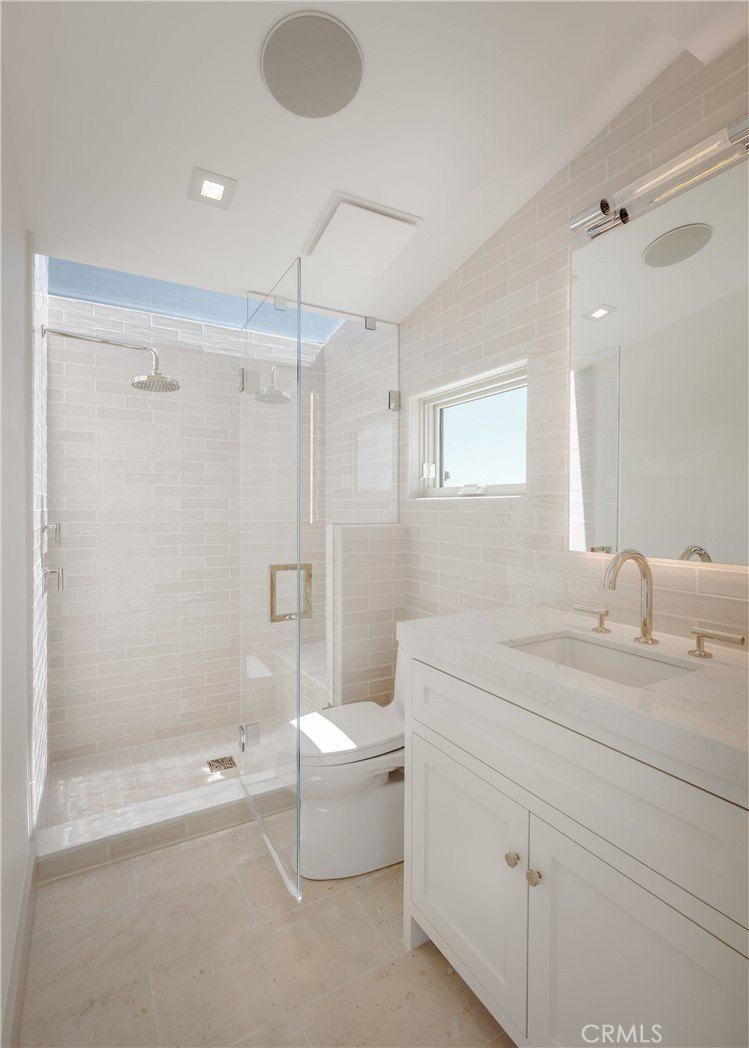 225 Diamond. Newport Beach, CA 92662
