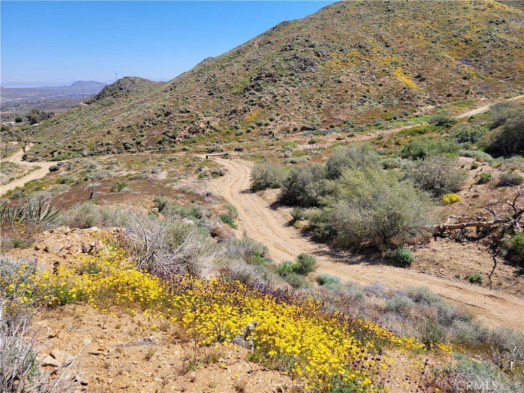 56335 Eagles Nest Road. Yucca Valley, CA 92284