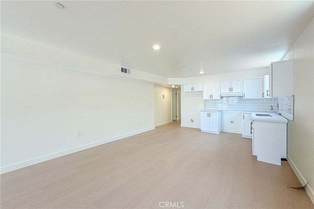 734 E 52Nd Street. Los Angeles, CA 90011