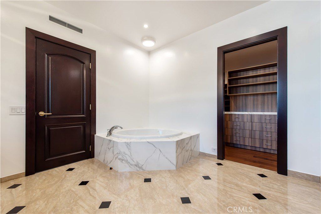 1578 Jade Street. North Tustin, CA 92705