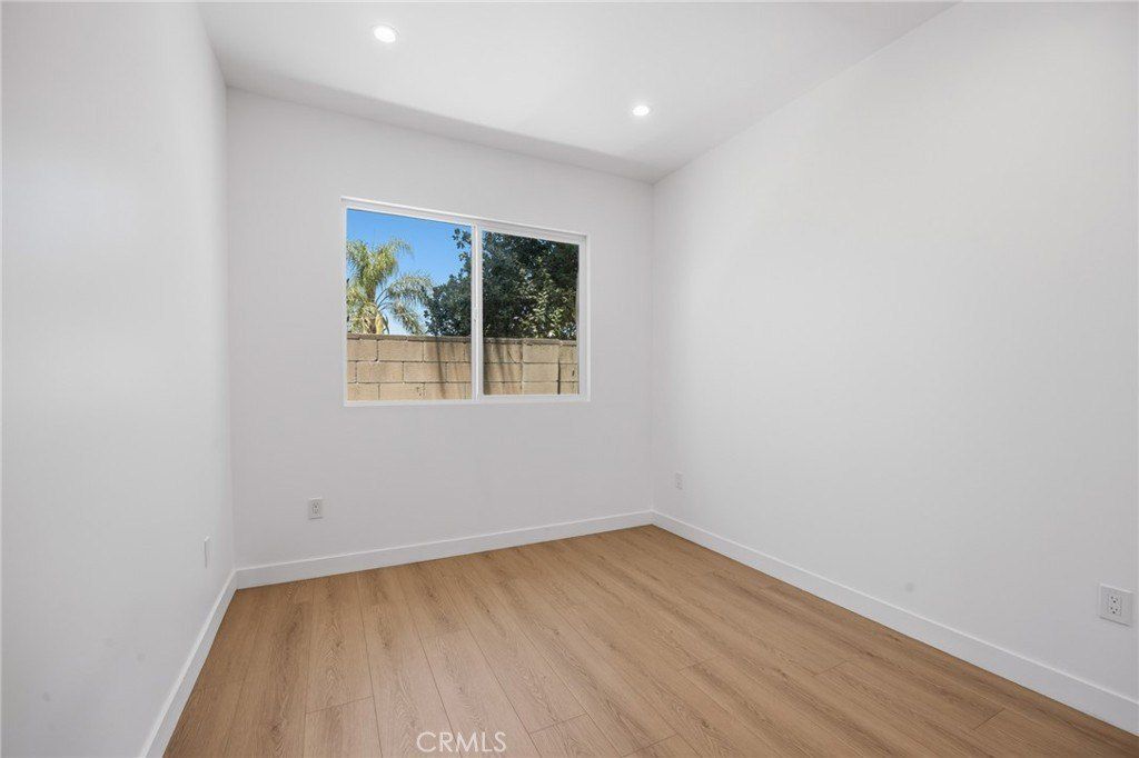 7645 Melvin Avenue. Reseda, CA 91335