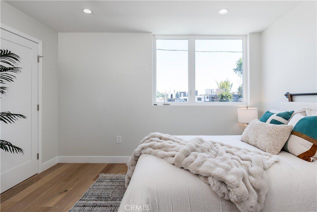 2824 Rowena Avenue. Los Angeles, CA 90039