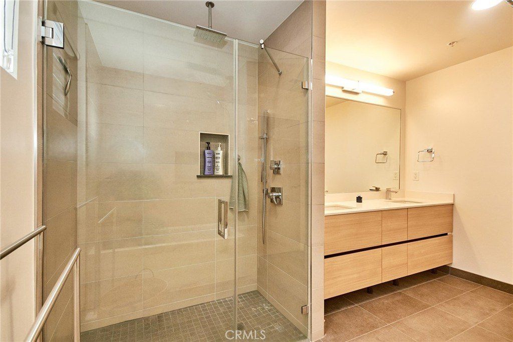 820 S Wilton. Los Angeles, CA 90005