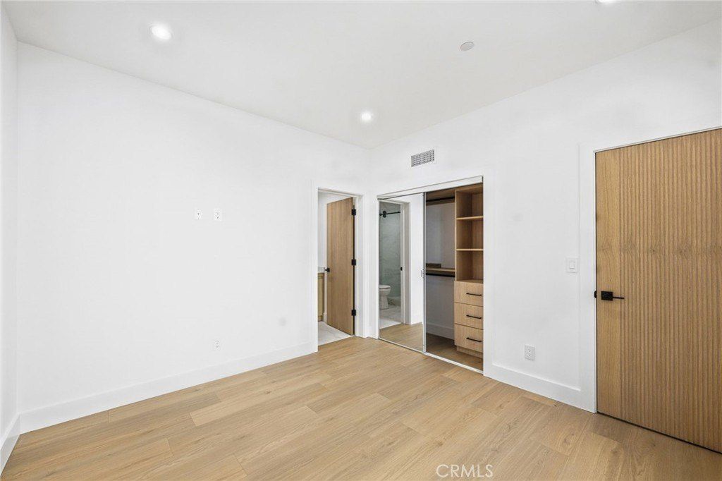 13602 Burbank Boulevard. Sherman Oaks, CA 91401