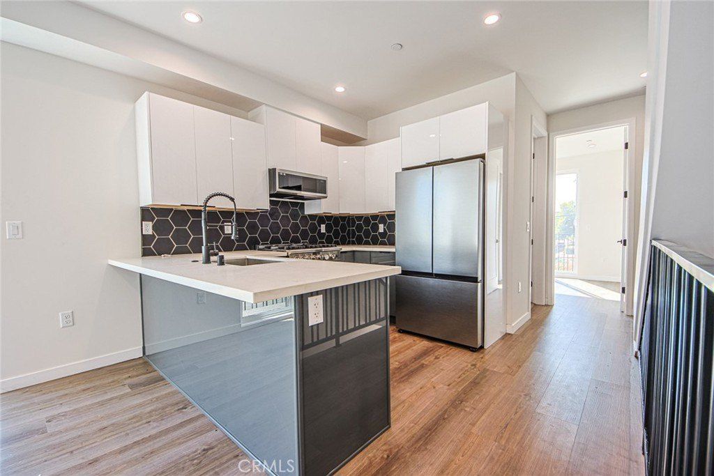 10719 Addison Street. North Hollywood, CA 91601