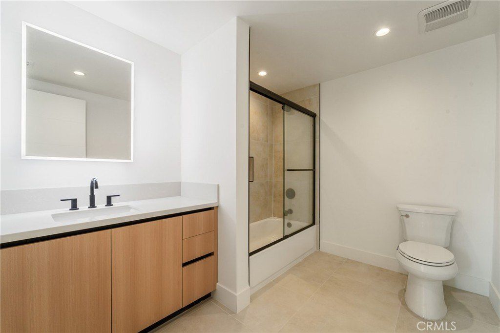 7510 Sepulveda Boulevard. Van Nuys, CA 91405