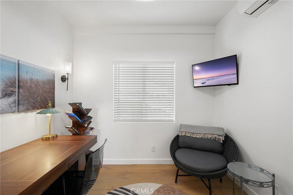 2258 Helios Drive. Los Angeles, CA 90068
