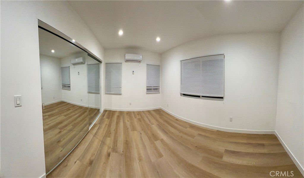1865412 Runnymede St 12. Reseda, CA 91335