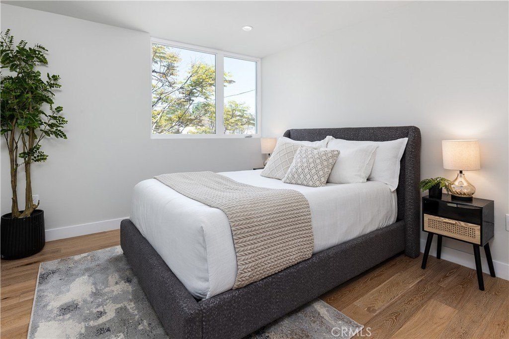 2824 Rowena Avenue. Los Angeles, CA 90039