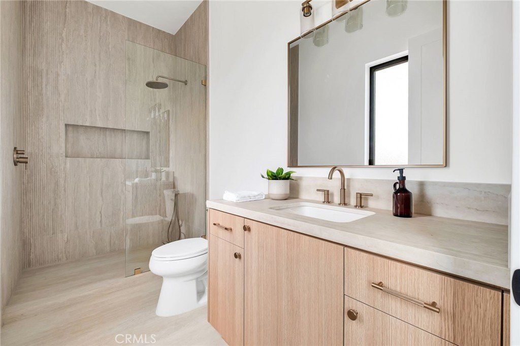 2307 Huntington Ln. Redondo Beach, CA 90278