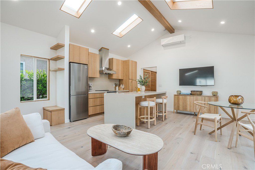 8417 Holy Cross Place. Los Angeles, CA 90045