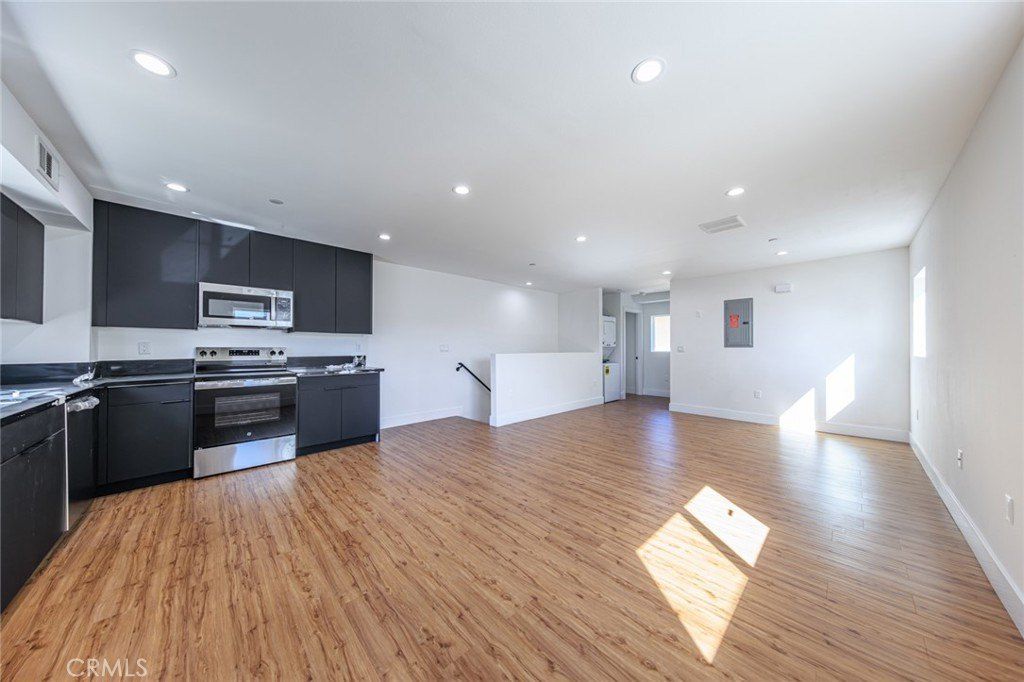 10812 Hesby Street. North Hollywood, CA 91601