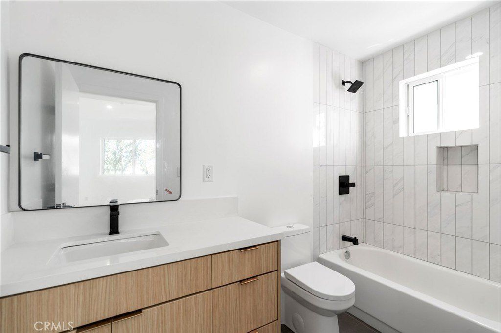 2517 Alsace Avenue. Los Angeles, CA 90016