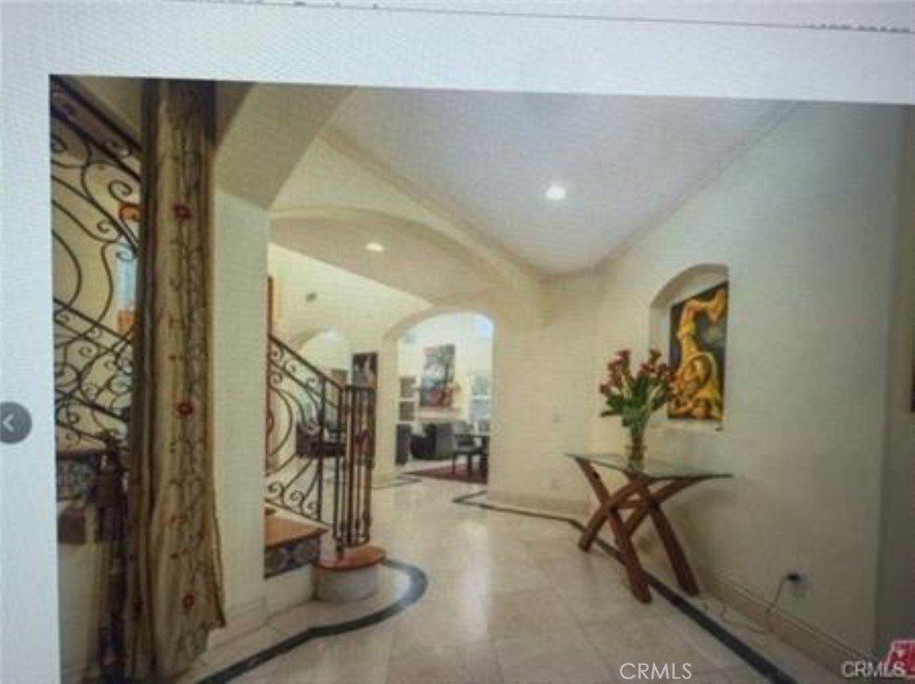 5717 Melvin Avenue. Tarzana, CA 91356