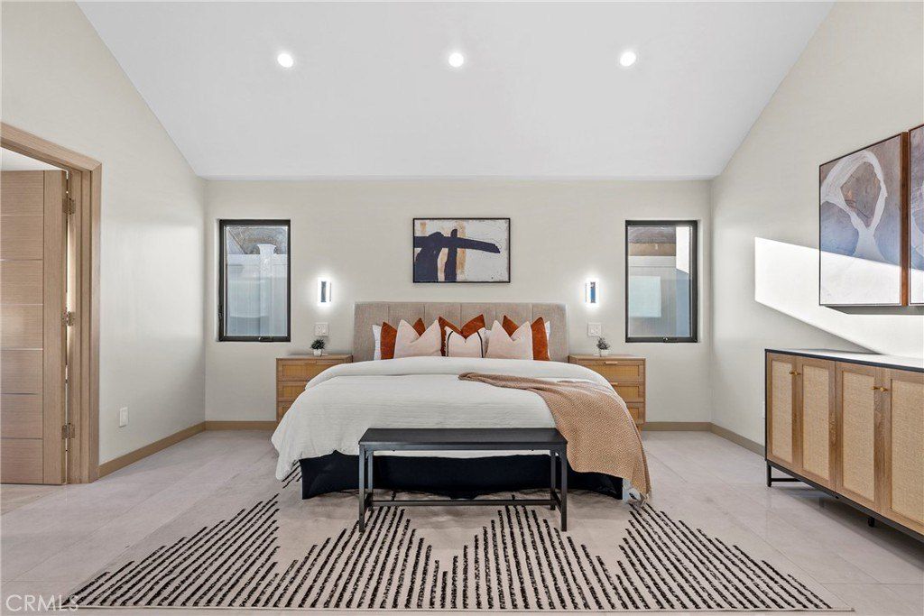 14242 Hortense. Sherman Oaks, CA 91423