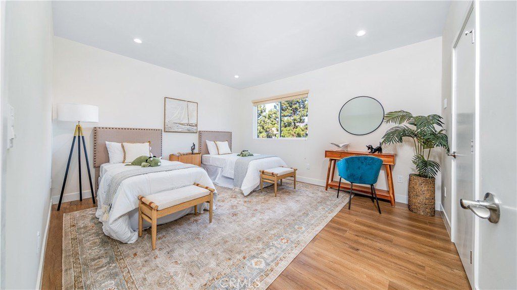 17158 Chatsworth Street. Granada Hills, CA 91344