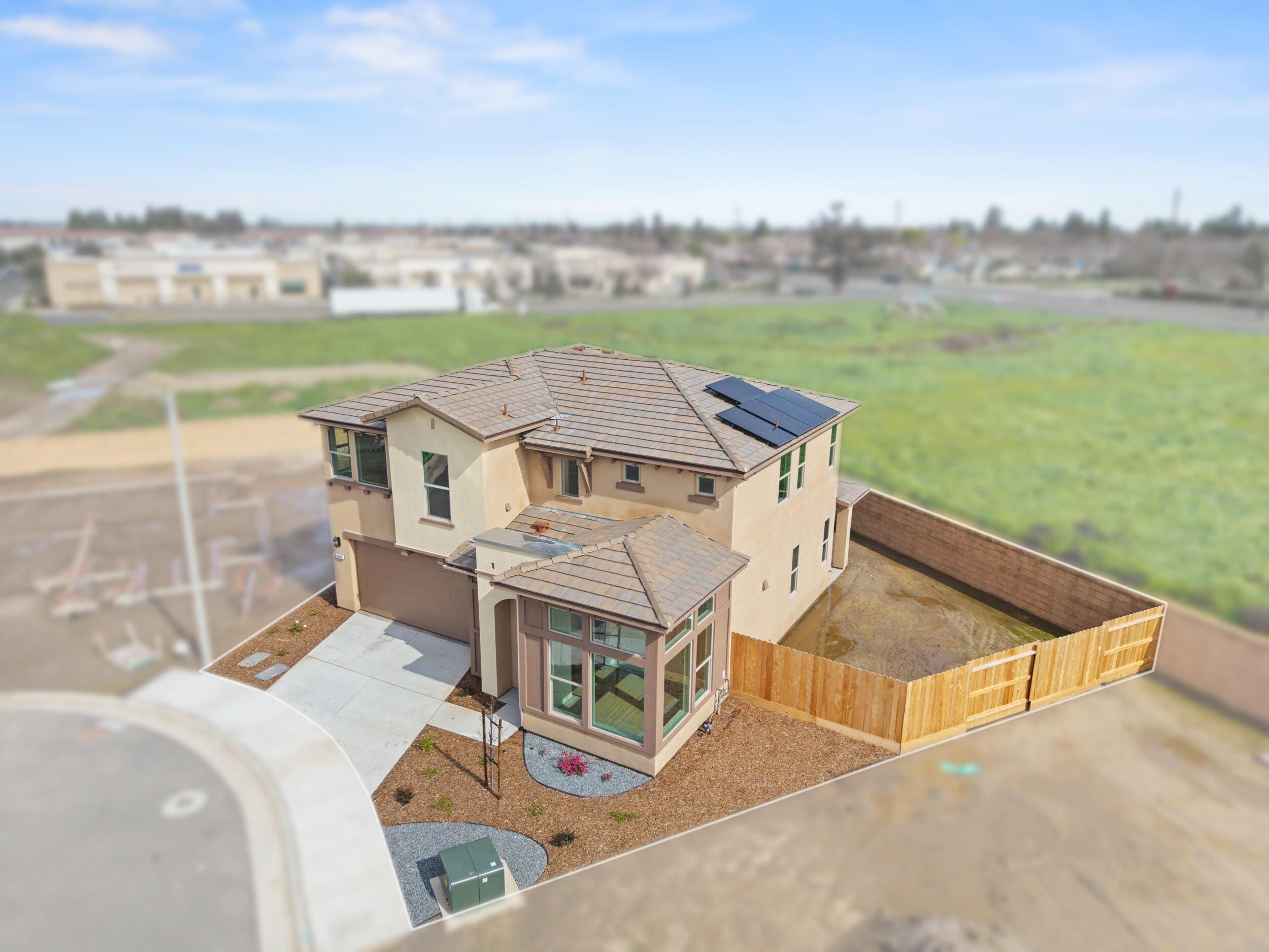 1842 Berlin Court W. Tulare, CA 93274