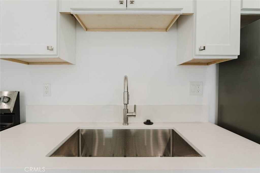 18306 Gresham Street. Northridge, CA 91325