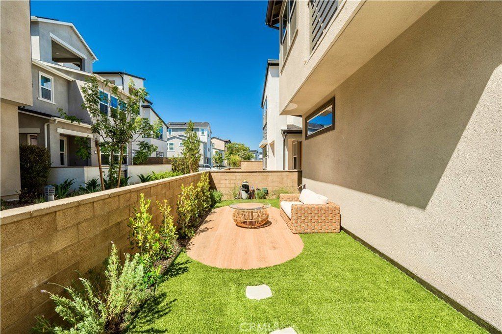 426 Lobata. Irvine, CA 92618