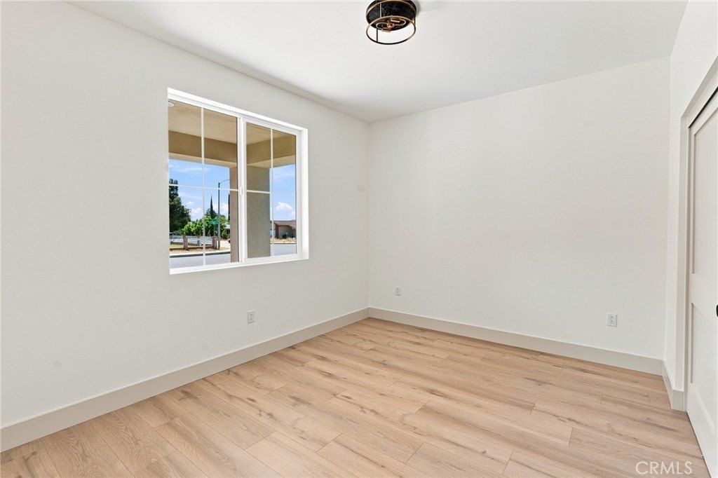 2816 Los Feliz Drive. Highland, CA 92346
