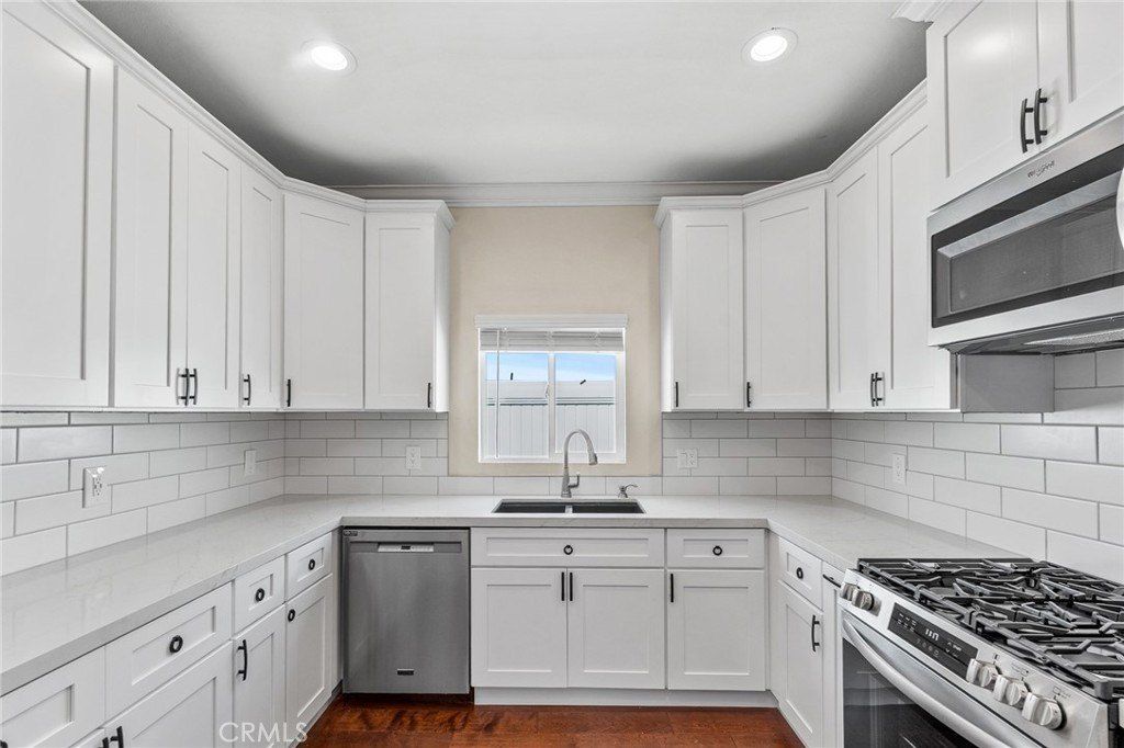 1421 De Anza. Redlands, CA 92374