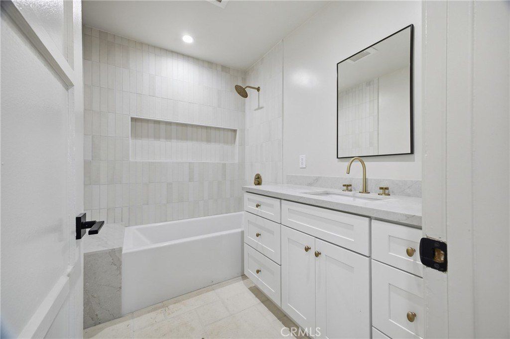 2030 W 88Th Street. Los Angeles, CA 90047